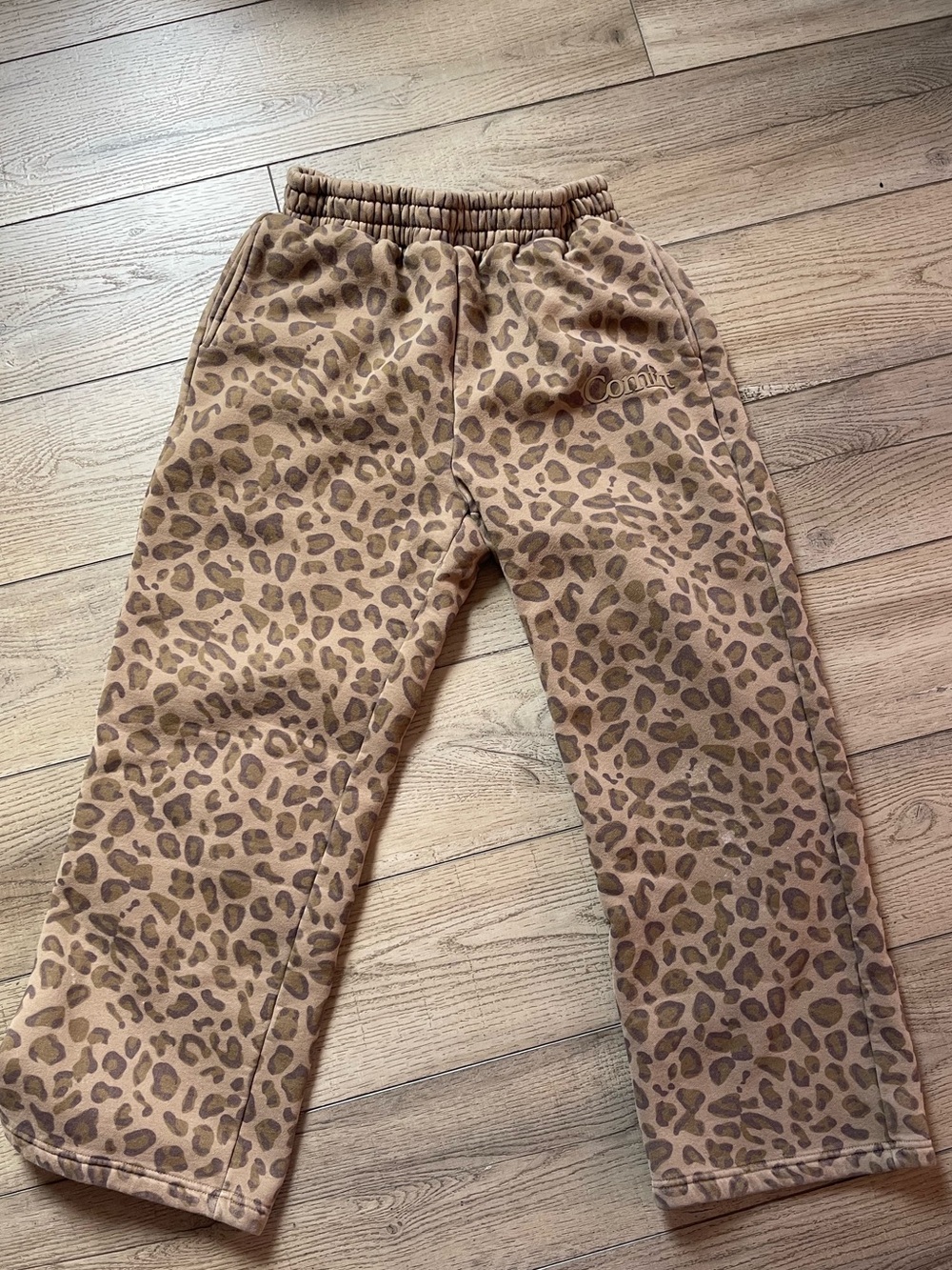Women’s Comfrt Leopard Print Minimalist Straight Leg Sweatpants
